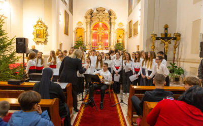 PROSLAVA SV. LUCIJE I BOŽIĆNI KONCERT ZBORA OŠ MARJAN U  ŽUPI SV. KRIŽA