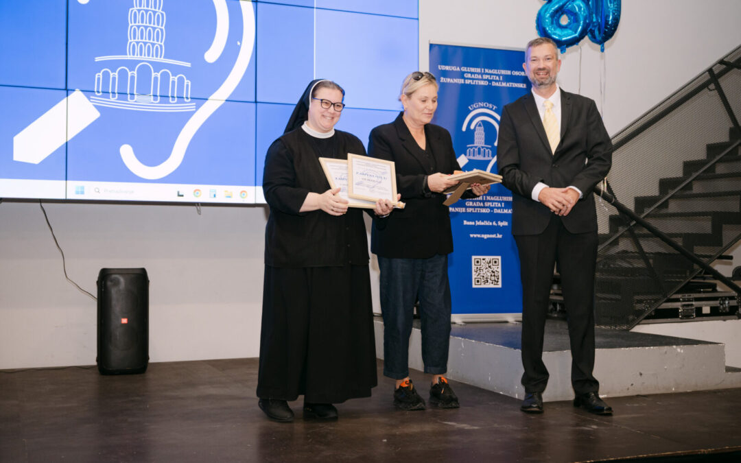 80. OBLJETNICA DJELOVANJA UDRUGE  GLUHIH I NAGLUHIH OSOBA GRADA SPLITA I ŽUPANIJE SPLITSKO – DALMATINSKE  I  12 GODINA SURADNJE SA OŠ MARJAN